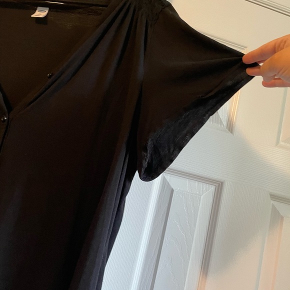 Black button up tshirt - Picture 5 of 6